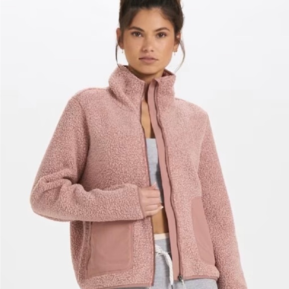 Vuori Women's Alpine Sherpa Jacket - Picture 2 of 4